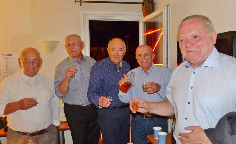 2_P1090171 (Clement).jpg - ... messieurs...